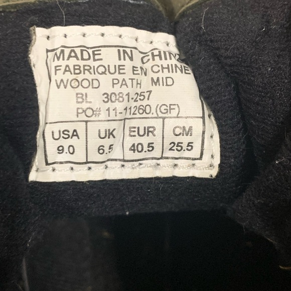 Columbia waterproof hiking boots. - Picture 8 of 10